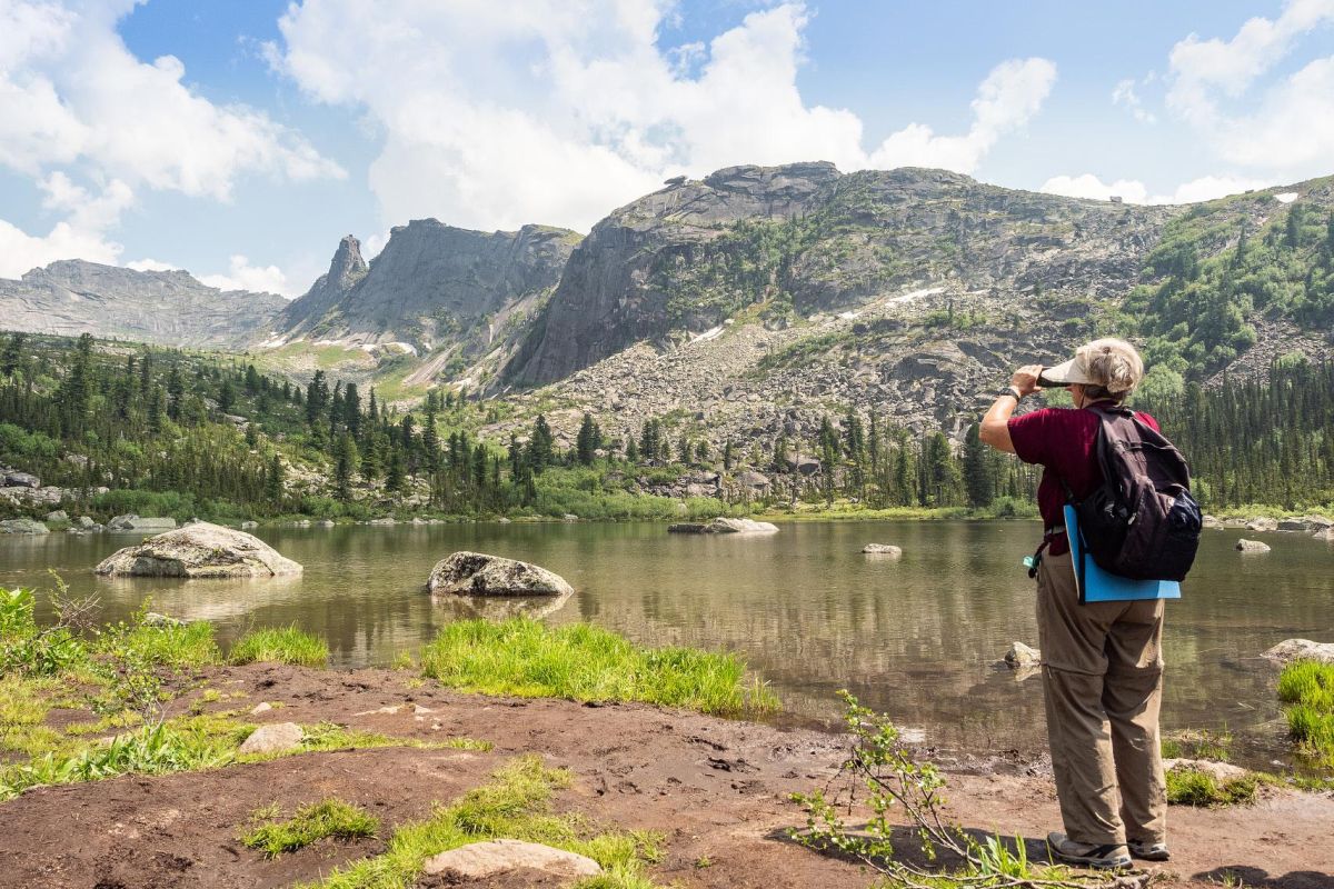 Висячий камень в парке "Ергаки"