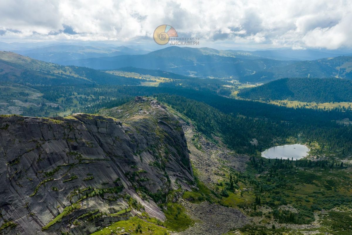 Висячий камень в парке "Ергаки"