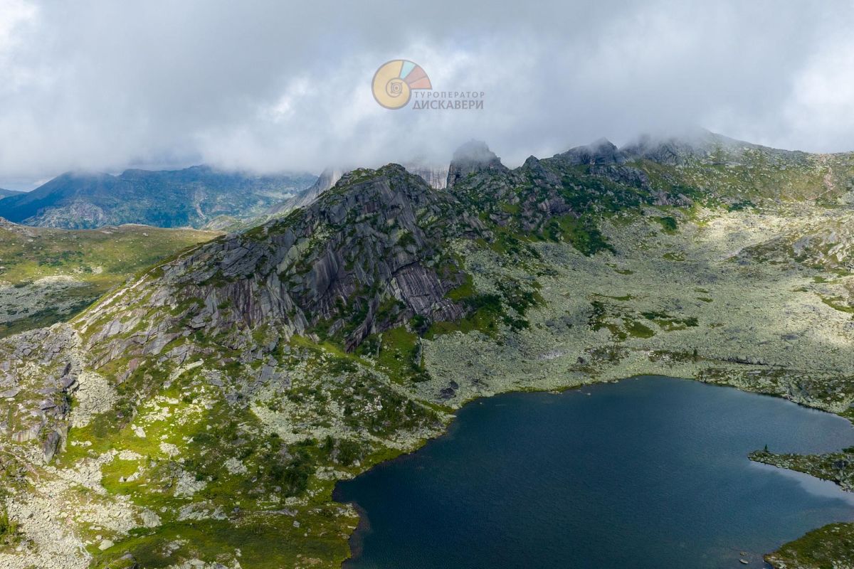 Тур выходного дня в природный парк «Ергаки»: посещение Висячего камня и Каменного города, без рюкзаков