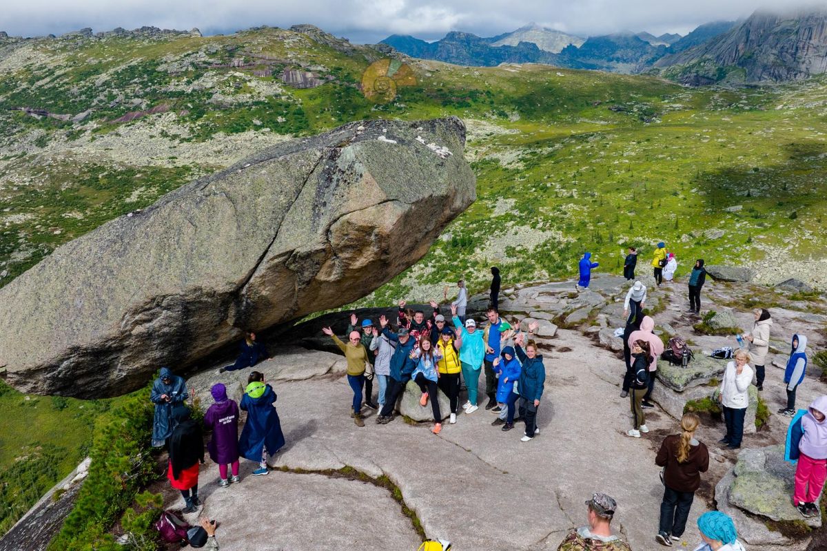 Тур выходного дня в природный парк «Ергаки»: посещение Висячего камня и Каменного города, без рюкзаков