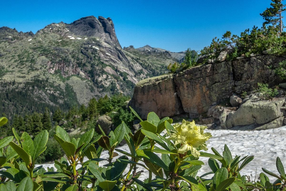 Тур выходного дня в природный парк «Ергаки»: посещение Висячего камня и Каменного города, без рюкзаков