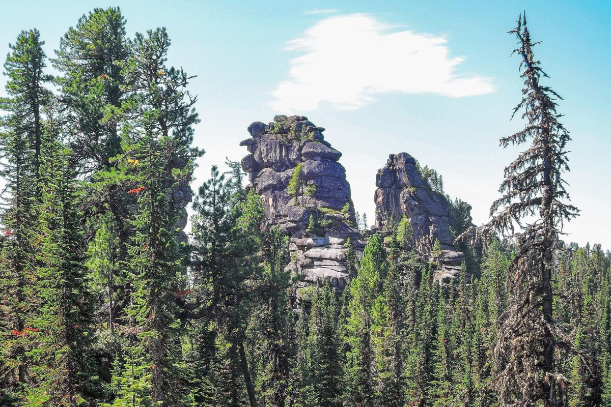 Тур выходного дня в природный парк «Ергаки»: посещение Висячего камня и Каменного города, без рюкзаков