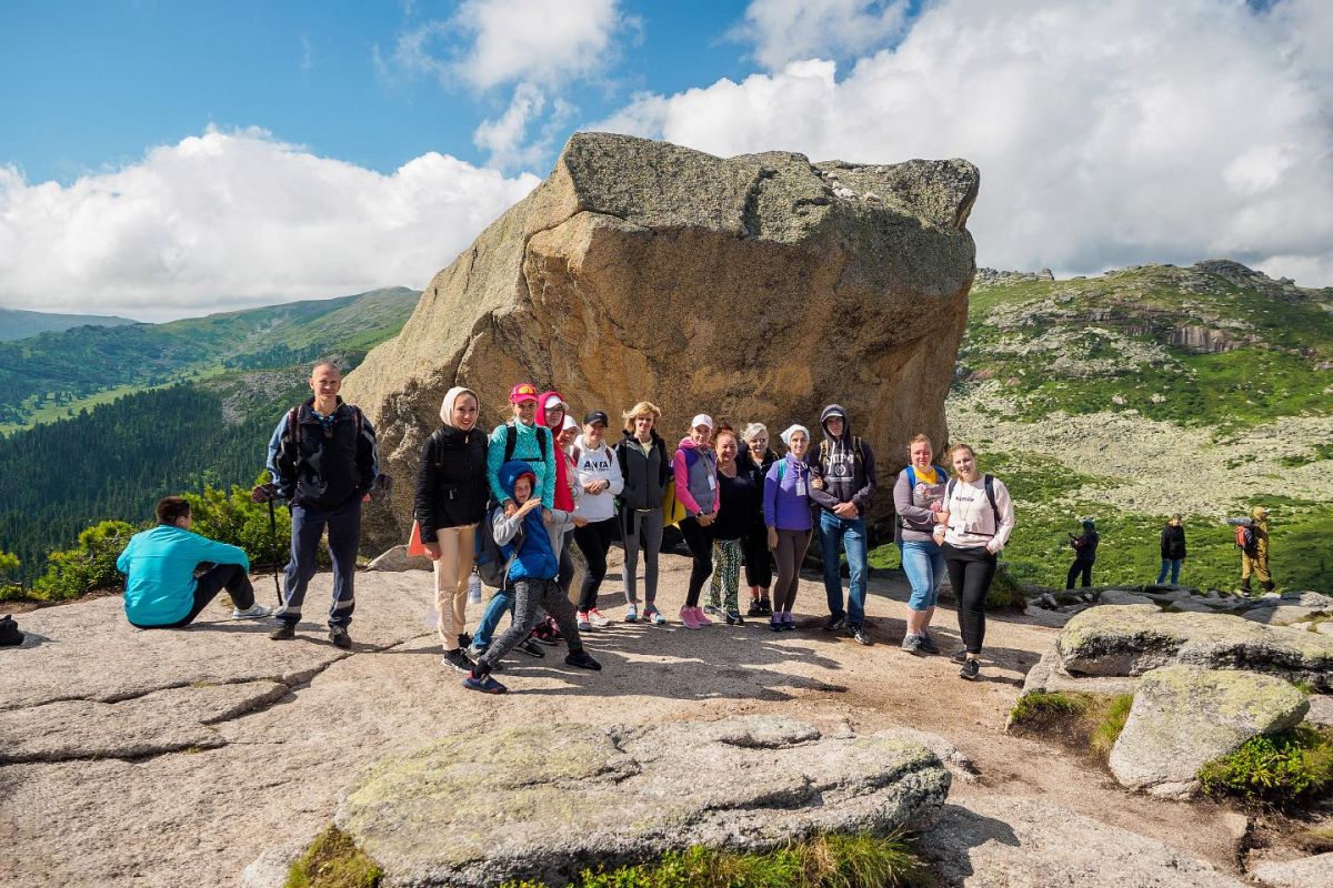 Висячий камень в парке "Ергаки"