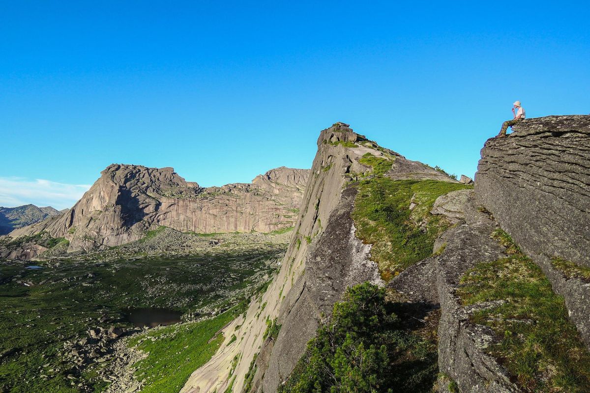 Висячий камень в парке "Ергаки"