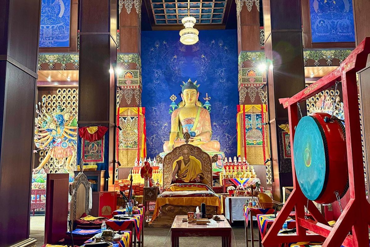 В стенах буддийского храма