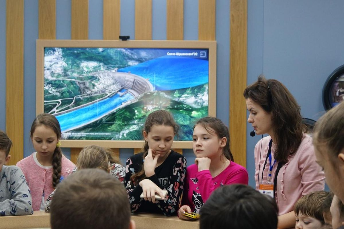 Экскурсия для школьников "Саянские уроки" с музеем Гидроэнергетики