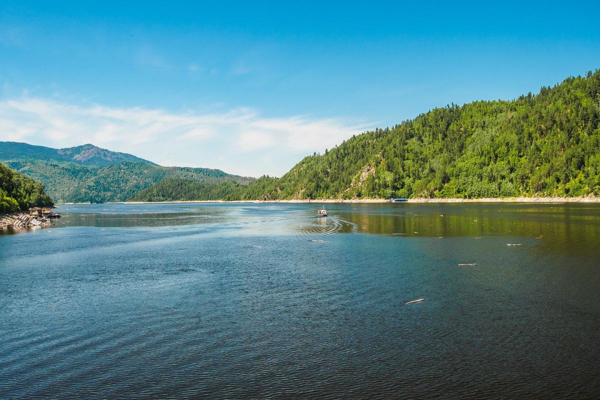 Экскурсия по Саянскому водохранилищу